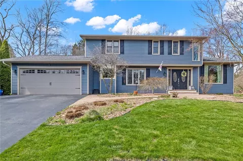 19 Tree Top Dr, Rochester, NY 14625
