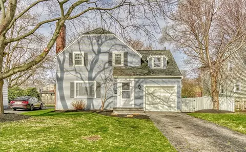 251 Briarwood Dr, Irondequoit, NY 14617