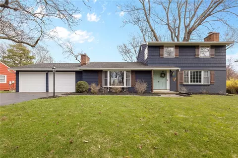 32 Red Barn Cir, Perinton, NY 14534
