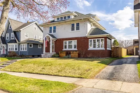 305 Hurstbourne Rd, Irondequoit, NY 14609