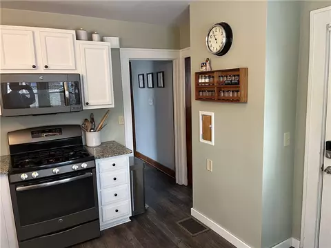 Entry Way - 125 Brett Rd, Irondequoit, NY 14609 photo 2 of 5