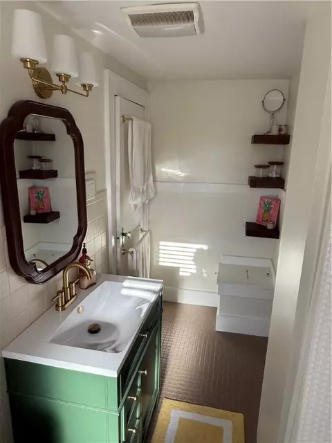 Bath - 125 Brett Rd, Irondequoit, NY 14609 photo 1 of 3