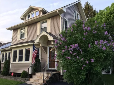 Exterior - 125 Brett Rd, Irondequoit, NY 14609 photo 4 of 8