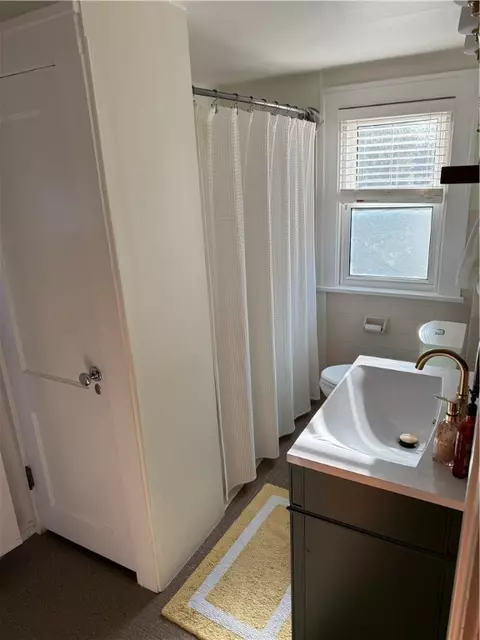 Bath - 125 Brett Rd, Irondequoit, NY 14609 photo 3 of 3