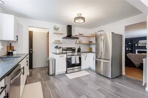 Kitchen - 117 Bay View Rd, Irondequoit, NY 14609 photo 3 of 7