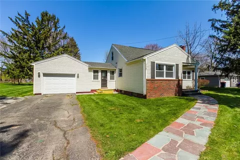 Exterior - 117 Bay View Rd, Irondequoit, NY 14609 photo 2 of 5