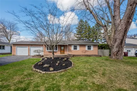 7 Del Verde Rd, Gates, NY 14624