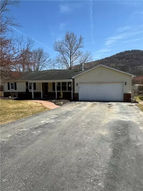 7 Neil Dr, Bradford, PA 16701