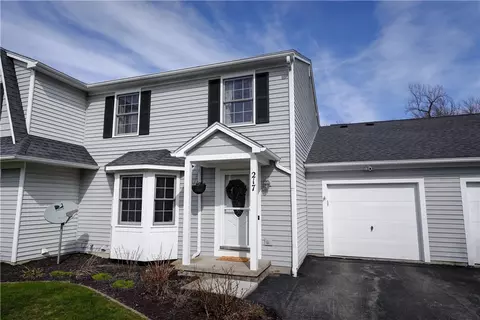 217 Wycliff Dr, Webster, NY 14580