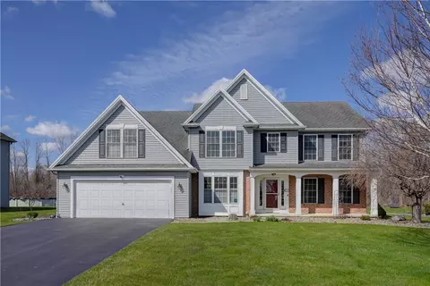 80 Carrie Marie Ln, Parma, NY 14468