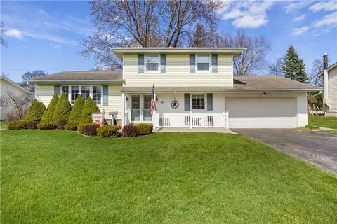 28 Medallion Cir, Greece, NY 14626