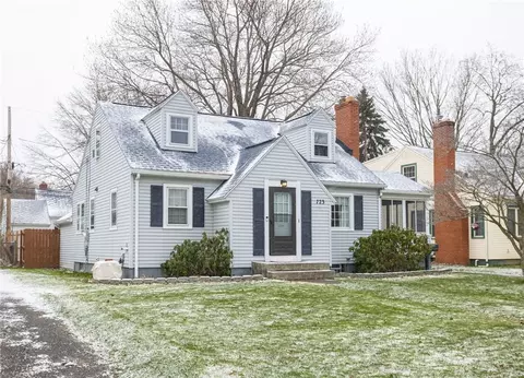 723 Eaton Rd, Irondequoit, NY 14617 photo 2