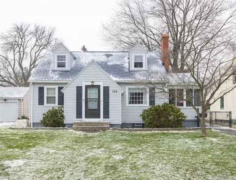 723 Eaton Rd, Irondequoit, NY 14617