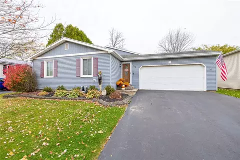88 Woodsong Ln, Greece, NY 14612