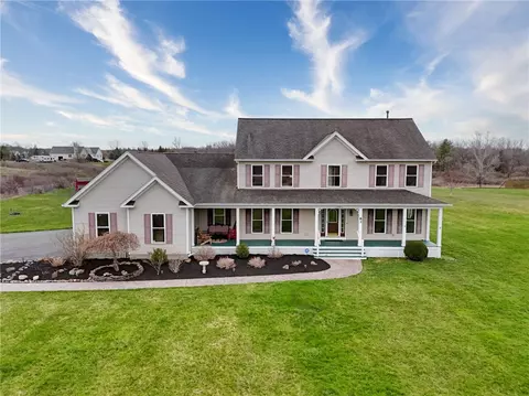 83 Huntington Hts, Honeoye Falls, NY 14472