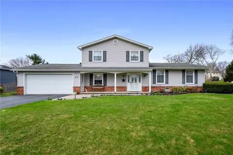 28 Wheatstone Cir, Perinton, NY 14450