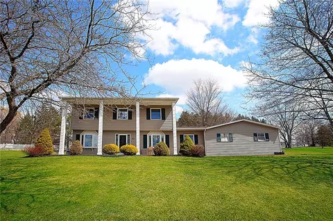 718 White Springs Dr, Geneva, NY 14456