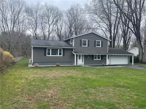 121 Fiesta Rd, Greece, NY 14626
