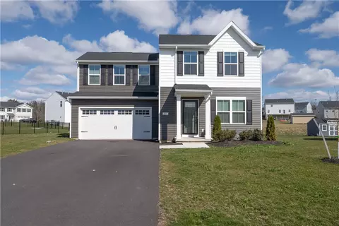 201 Plumegrass Run, Walworth, NY 14568