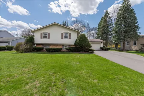 49 Courtly Cir, Greece, NY 14615