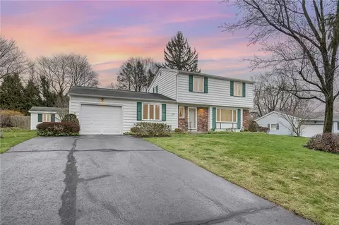 30 Country Corner Ln, Perinton, NY 14450