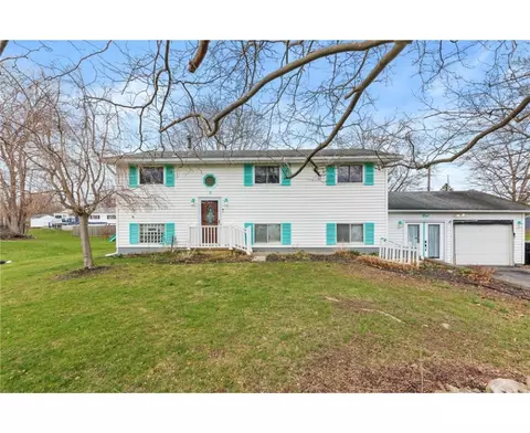9 Finnegan Way, Henrietta, NY 14467