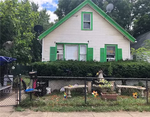 51 Lorenzo St, Rochester, NY 14611