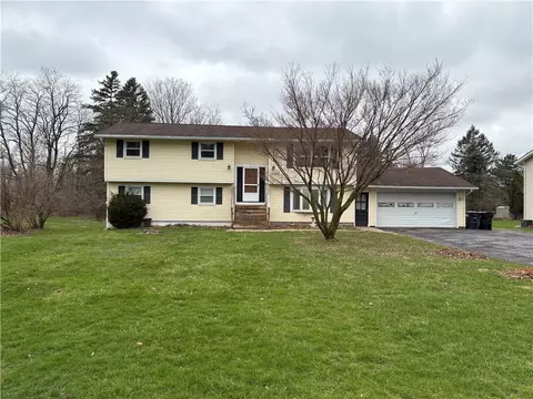 1095 Washington St, Ogden, NY 14559