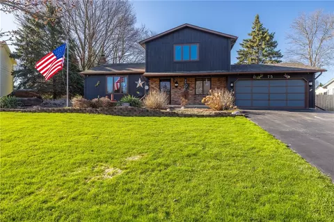 75 Woodedge Ln, Greece, NY 14626