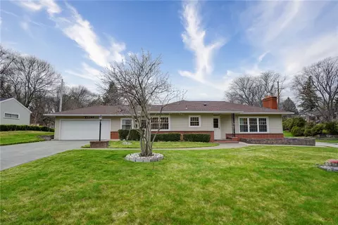 189 Allwood Dr, Irondequoit, NY 14617