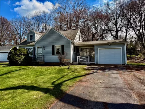 36 Kuebler Dr, Chili, NY 14624