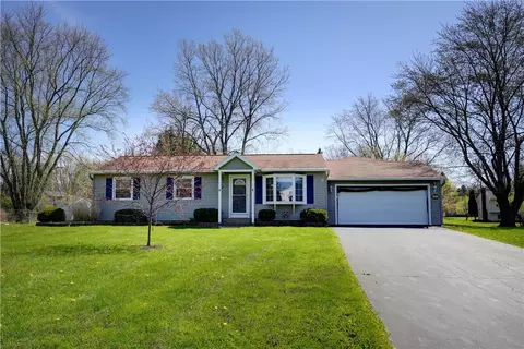 12 Bucky Dr, Chili, NY 14624