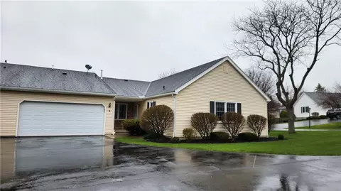 6 Braintree Cres, Penfield, NY 14526
