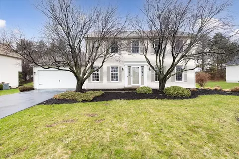 10 Timber Ridge Dr, Ogden, NY 14559