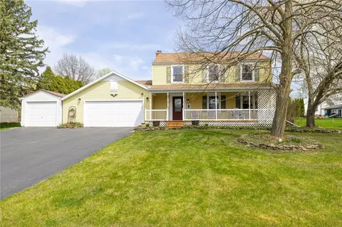 11 Duxbury Cir, Victor, NY 14564