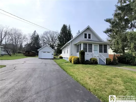 18 Ivy St, Jamestown, NY 14701