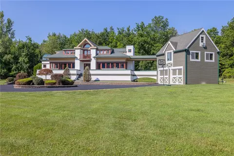 4872 Bedford Dr, Canandaigua, NY 14424