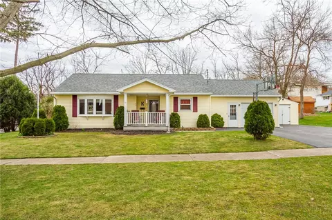 60 Lock St, Galen, NY 14433