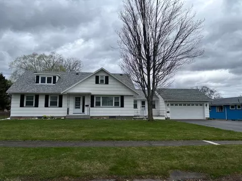 45 Woodbriar Dr, Greece, NY 14616
