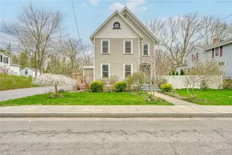 121 Hubbell St, Canandaigua, NY 14424