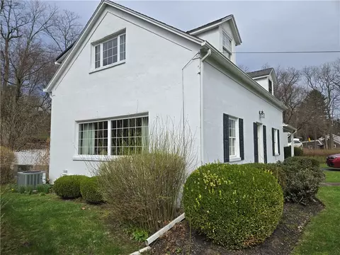 21 Dickerson St, Lyons, NY 14489 photo 2