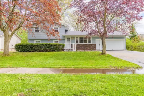 4 Sands Rd, Gates, NY 14624