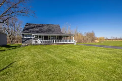 528 Robertson Rd, Riga, NY 14428