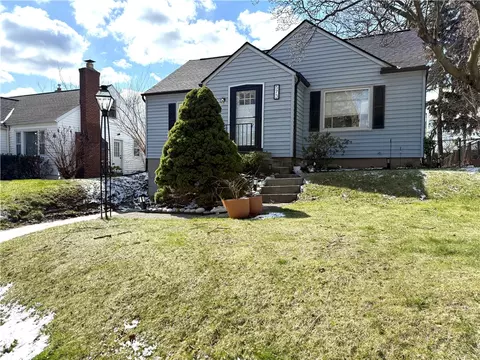573 Falstaff Rd, Irondequoit, NY 14609