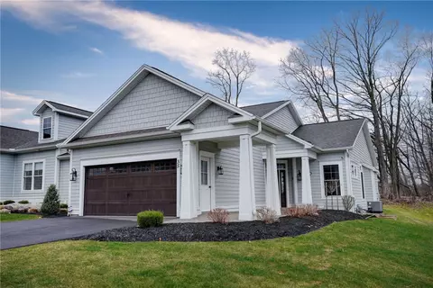 35 Skylight Trl, Pittsford, NY 14534