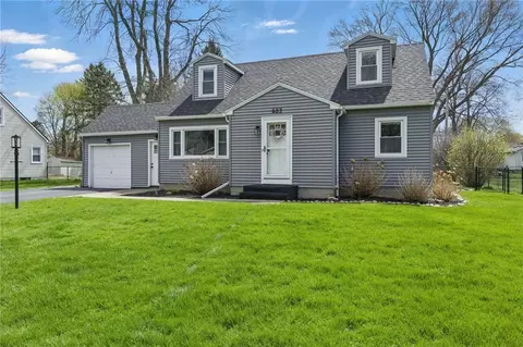 Exterior - 623 Beverly Dr, Webster, NY 14580 photo 2 of 5