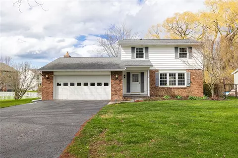 26 Sunny Slope Dr, Parma, NY 14468