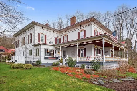 2816 W Lake Rd, Jerusalem, NY 14527