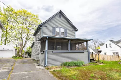 323 Cedar Pl, East Rochester, NY 14445