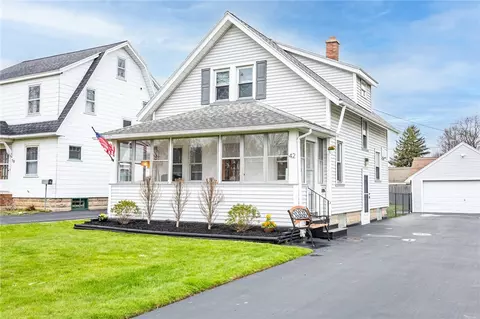 42 Simmons St, Gates, NY 14606